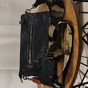 Luken camo crossbody